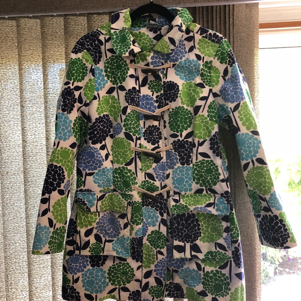 Mac jacket with detachable hood.